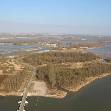 De Brabantse Biesbosch Hotel